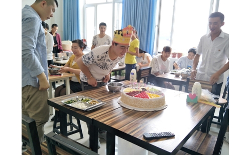 火紅六月，濃情生日會(huì)